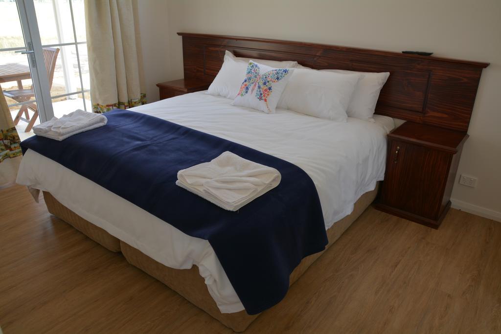 Mary'S Farm Cottages Kukerin Room photo