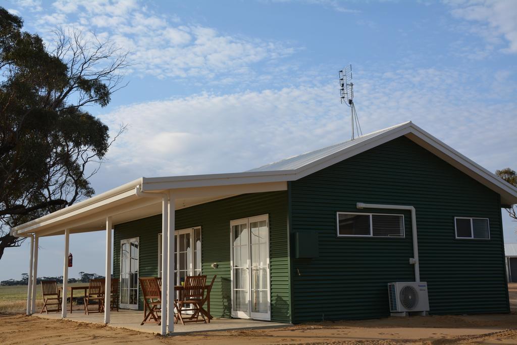 Mary'S Farm Cottages Kukerin Exterior photo